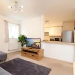 Heraldry - Superb 2 Bed Coach House With Free Parking And Wifi