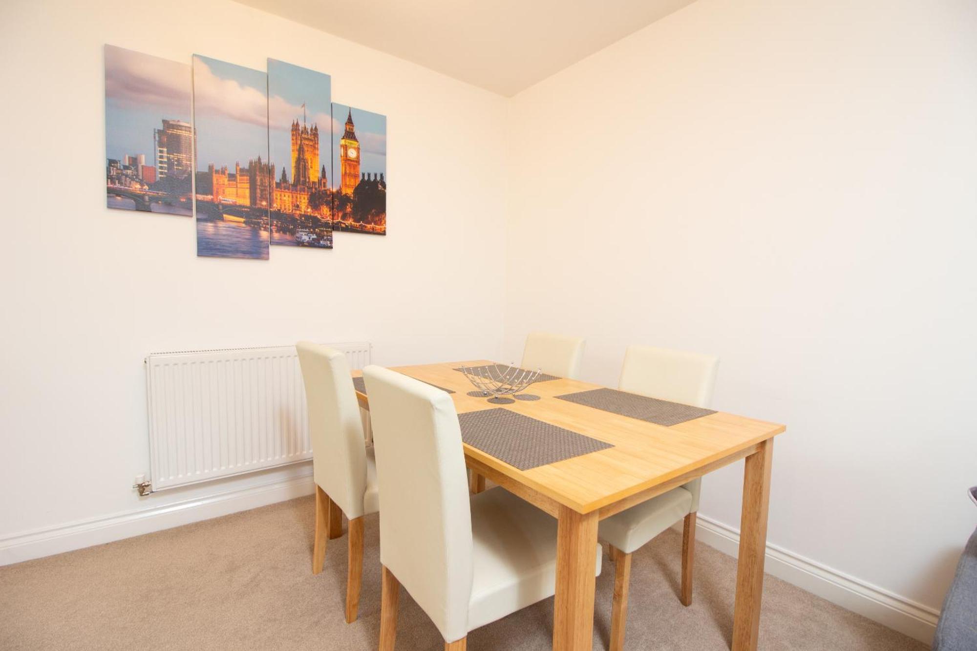Heraldry - Superb 2 Bed Coach House With Free Parking And Wifi