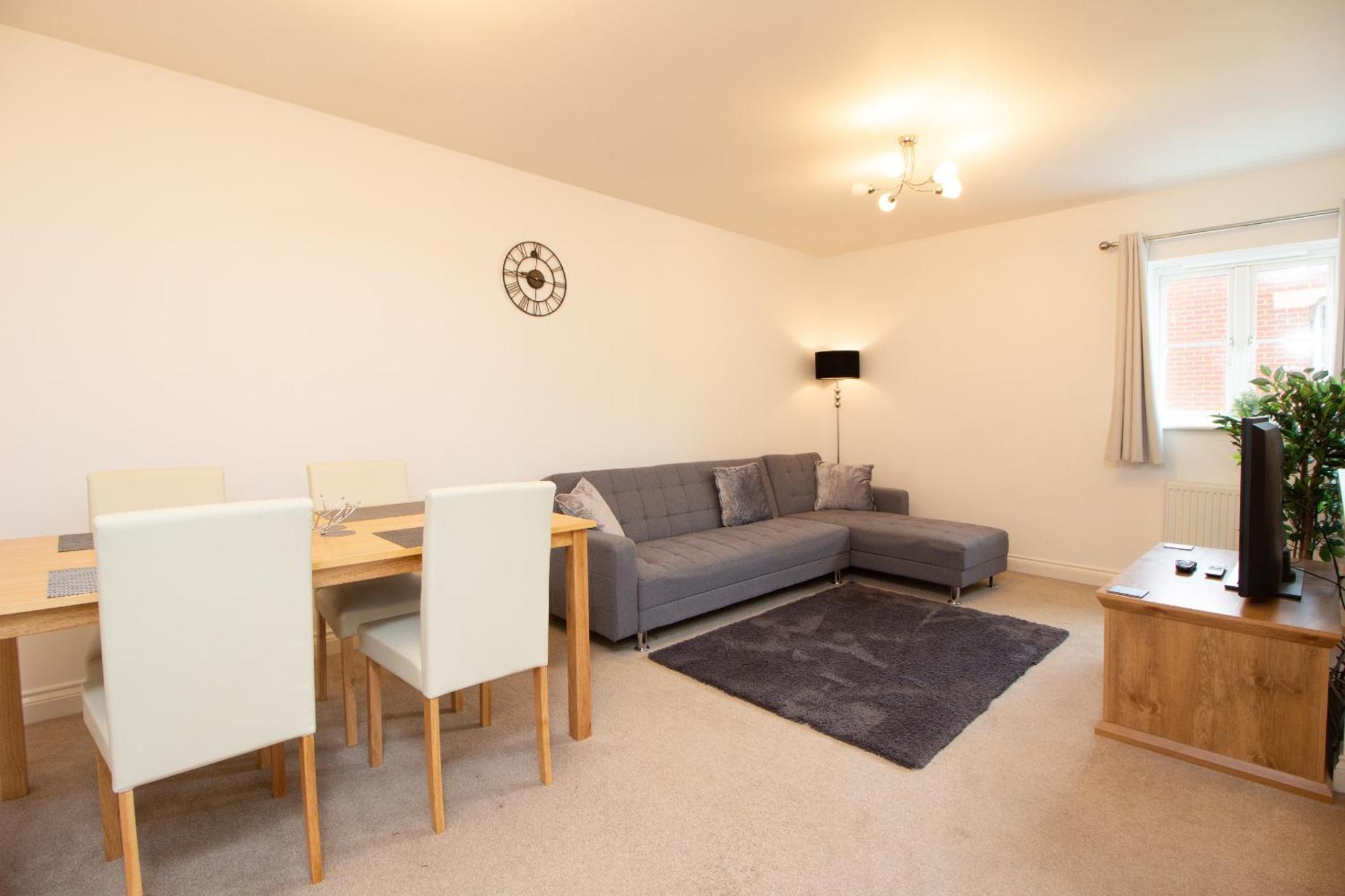 Heraldry - Superb 2 Bed Coach House With Free Parking And Wifi Apartment *
