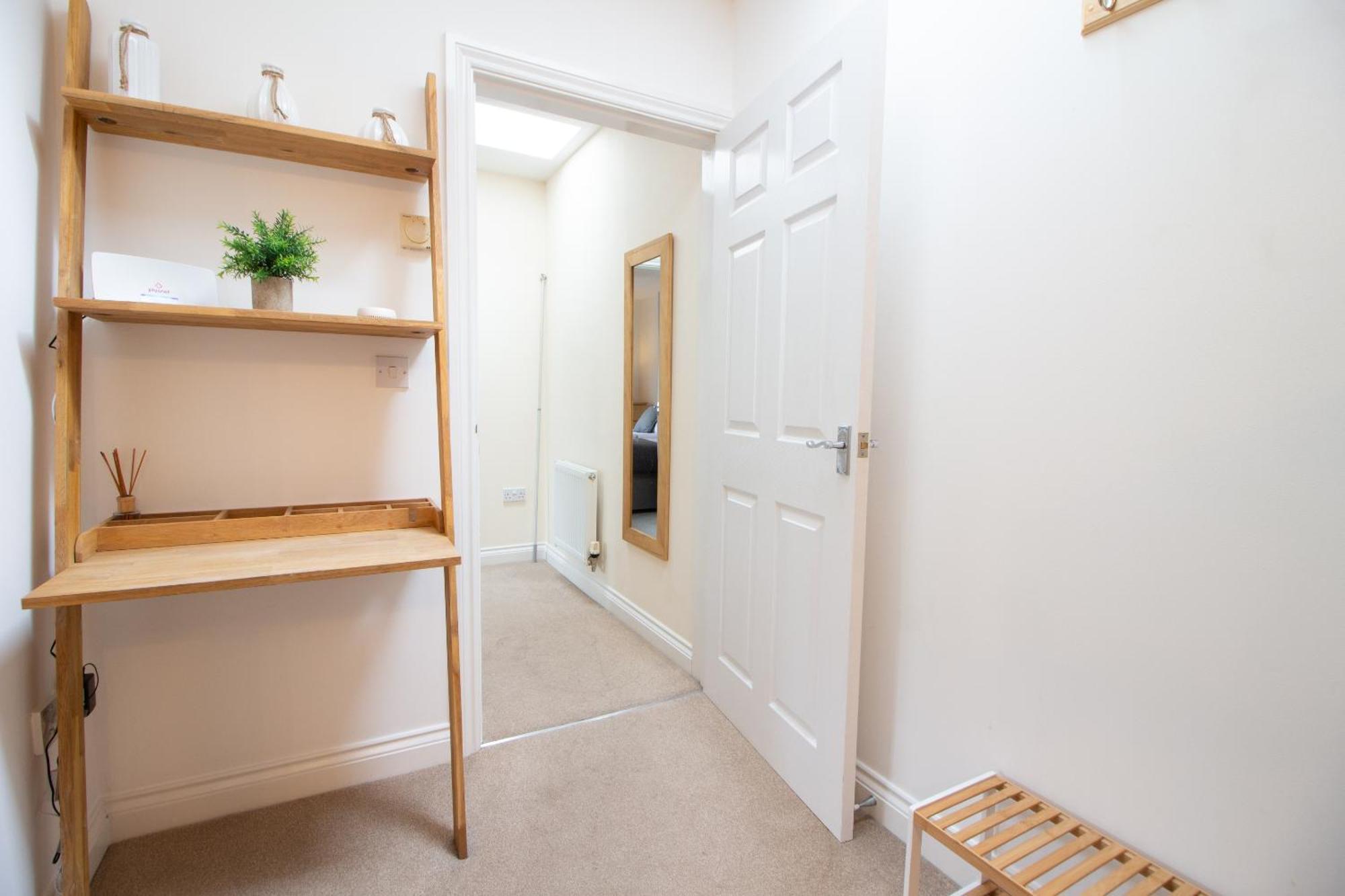 Apartment Heraldry - Superb 2 Bed Coach House With Free Parking And Wifi Exeter